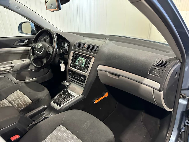 Skoda octavia combi 1.2 tsi ambition bns automaat 82-spz-1 - afbeelding 3 van  20