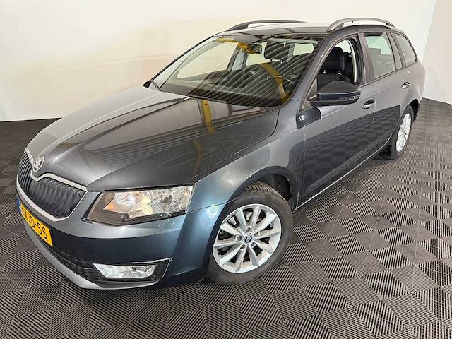 Skoda octavia combi 1.2 tsi grt amb bns, 3-xjd-55 - afbeelding 1 van  12