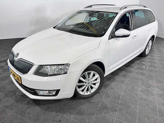 Skoda octavia combi 1.2 tsi grt amb bns, 5-sjv-26 - afbeelding 1 van  17