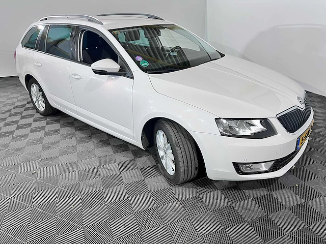 Skoda octavia combi 1.2 tsi grt amb bns, 5-sjv-26 - afbeelding 14 van  17