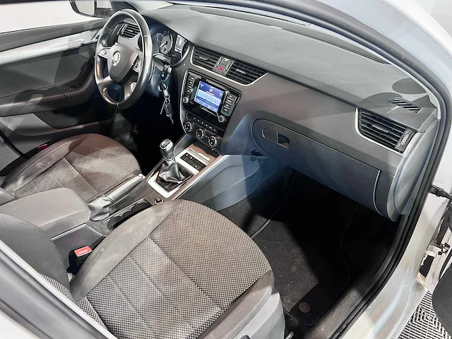 Skoda octavia combi 1.2 tsi grt amb bns, 5-sjv-26 - afbeelding 16 van  17