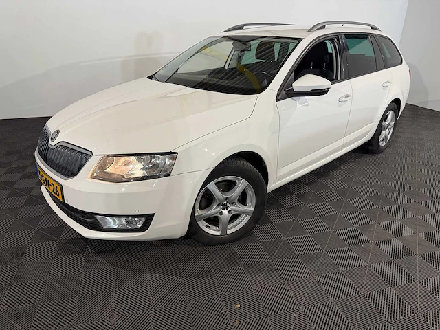 Skoda octavia combi 1.2 tsi grt amb bns, 5-sjv-26 - afbeelding 1 van  17