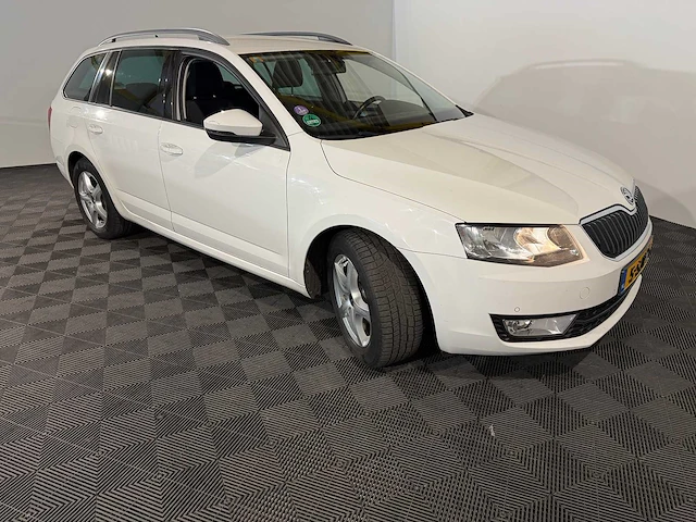 Skoda octavia combi 1.2 tsi grt amb bns, 5-sjv-26 - afbeelding 13 van  17