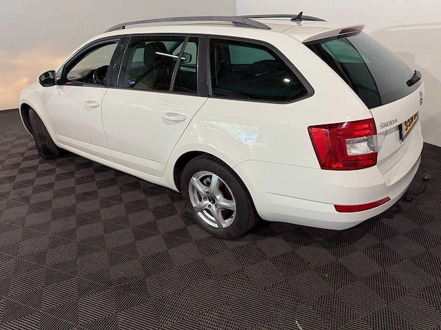 Skoda octavia combi 1.2 tsi grt amb bns, 5-sjv-26 - afbeelding 14 van  17