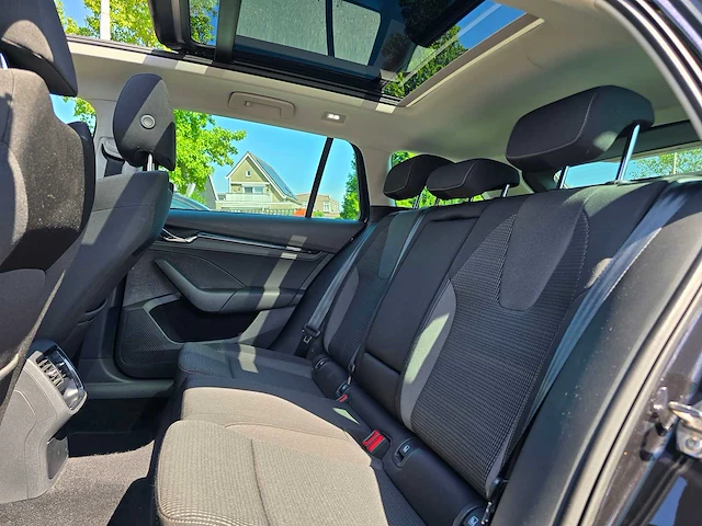 Skoda octavia combi 1.4 tsi iv phev business edition 2021 | l-864-jk - afbeelding 17 van  34