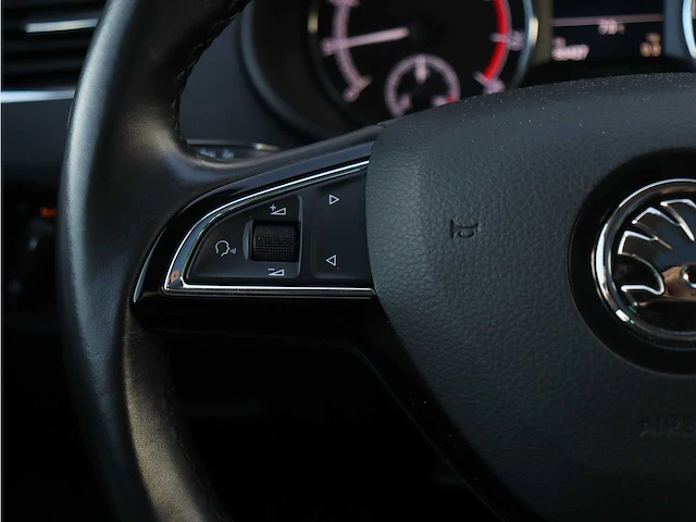 Skoda octavia combi 1.5 tsi grt amb bns | tp-045-k - afbeelding 32 van  40