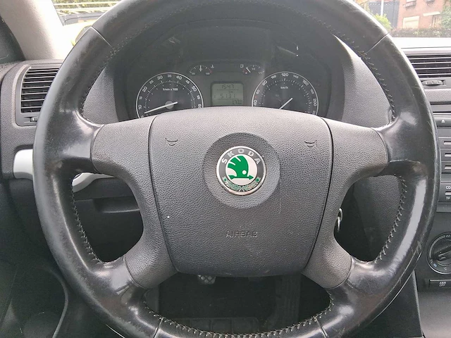 Skoda octavia combi 1.6 ambiente 2006 | 29-st-zb - afbeelding 8 van  28