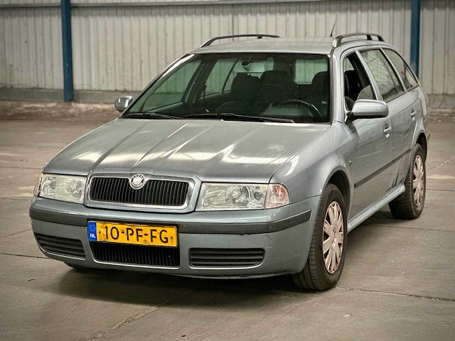 Skoda octavia combi 1.6 celebrate , 10-pf-fg - afbeelding 1 van  14