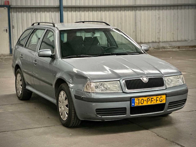 Skoda octavia combi 1.6 celebrate , 10-pf-fg - afbeelding 8 van  14