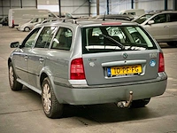 Skoda octavia combi 1.6 celebrate , 10-pf-fg - afbeelding 9 van  14