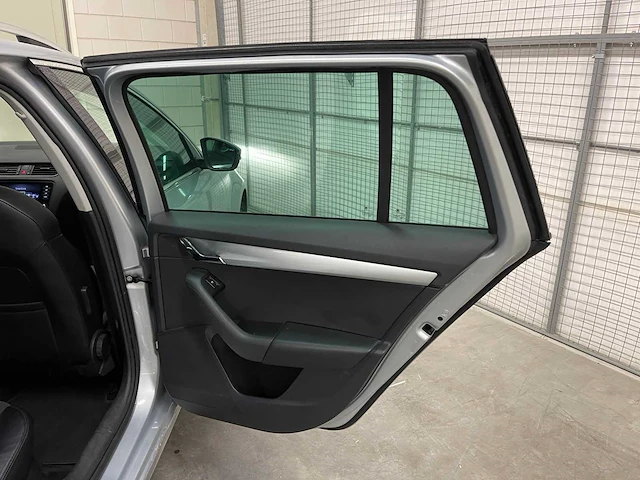 Skoda octavia combi 1.6 tdi greentech clever edition 116pk 2018 (origineel-nl + 1e eigenaar), xd-036-p - afbeelding 31 van  49