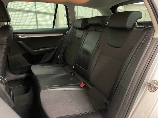 Skoda octavia combi 1.6 tdi greentech clever edition 116pk 2018 (origineel-nl + 1e eigenaar), xd-036-p - afbeelding 37 van  49