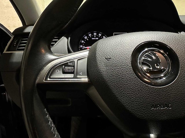 Skoda octavia combi 1.6 tdi greentech joy business 110pk 2016 (automaat), jx-809-g - afbeelding 13 van  39