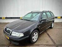 Skoda octavia combi 1.8 t démarrage , 91-rt-vx - afbeelding 1 van  15