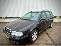 Skoda octavia combi 1.8 t démarrage , 91-rt-vx - afbeelding 1 van  15