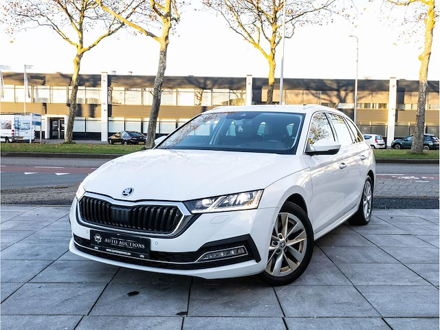 Skoda octavia combi 2.0 tdi automaat 2020 vol leer keyless head-up camera memory massage stoel ventilatie, l-159-dp - afbeelding 1 van  42