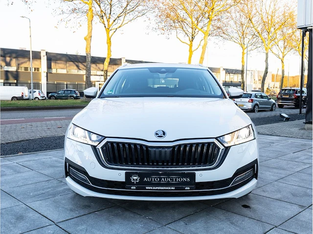 Skoda octavia combi 2.0 tdi automaat 2020 vol leer keyless head-up camera memory massage stoel ventilatie, l-159-dp - afbeelding 41 van  42