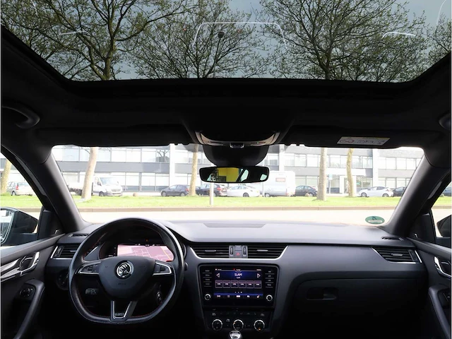 Skoda octavia combi rs 2.0 tfsi 245pk automaat 2019 panodak keyless canton standkachel memory stoelverwarming - afbeelding 8 van  43