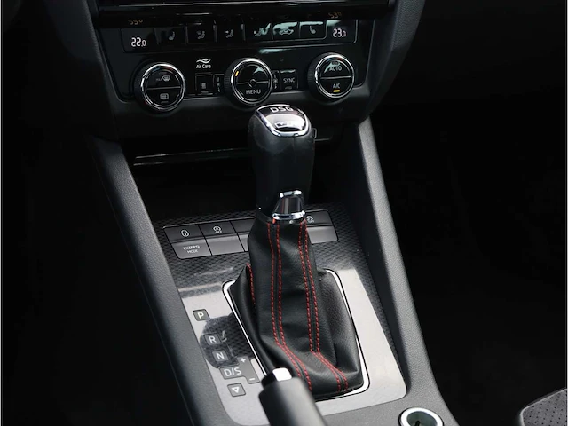 Skoda octavia combi rs 2.0 tfsi 245pk automaat 2019 panodak keyless canton standkachel memory stoelverwarming - afbeelding 15 van  43