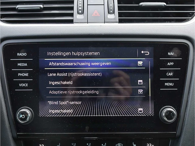 Skoda octavia combi rs 2.0 tfsi 245pk automaat 2019 panodak keyless canton standkachel memory stoelverwarming - afbeelding 17 van  43
