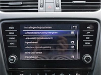 Skoda octavia combi rs 2.0 tfsi 245pk automaat 2019 panodak keyless canton standkachel memory stoelverwarming - afbeelding 17 van  43
