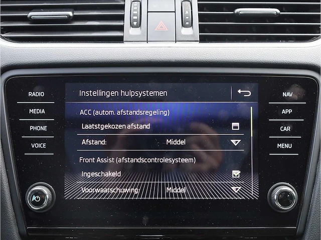 Skoda octavia combi rs 2.0 tfsi 245pk automaat 2019 panodak keyless canton standkachel memory stoelverwarming - afbeelding 18 van  43