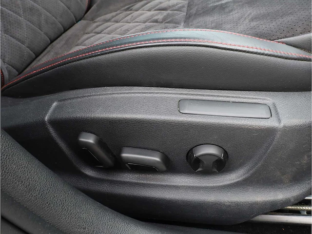 Skoda octavia combi rs 2.0 tfsi 245pk automaat 2019 panodak keyless canton standkachel memory stoelverwarming - afbeelding 22 van  43