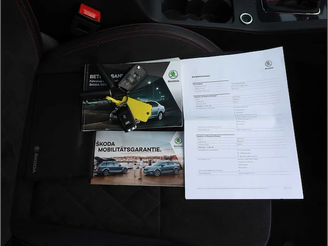 Skoda octavia combi rs 2.0 tfsi 245pk automaat 2019 panodak keyless canton standkachel memory stoelverwarming - afbeelding 30 van  43