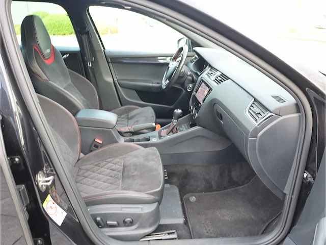 Skoda octavia combi rs 2.0 tfsi 245pk automaat 2019 panodak keyless canton standkachel memory stoelverwarming - afbeelding 36 van  43
