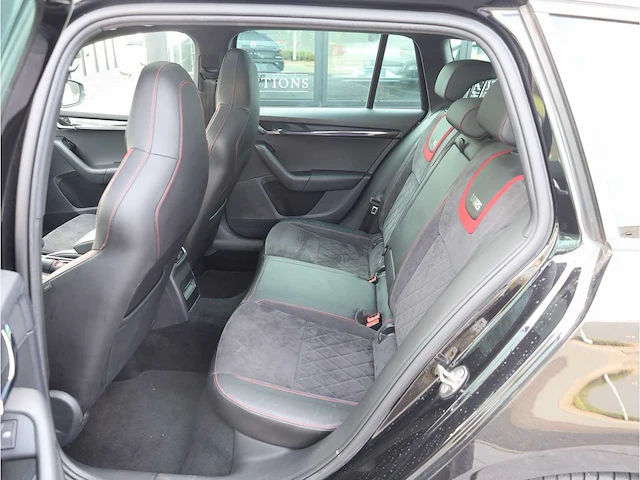 Skoda octavia combi rs 2.0 tfsi 245pk automaat 2019 panodak keyless canton standkachel memory stoelverwarming - afbeelding 37 van  43