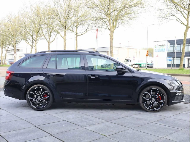 Skoda octavia combi rs 2.0 tfsi 245pk automaat 2019 panodak keyless canton standkachel memory stoelverwarming - afbeelding 40 van  43