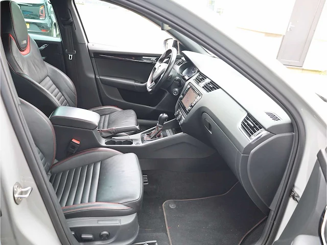 Skoda octavia combi rs 2.0 tsi 230pk automaat 2016 vol leer keyless memory canton dab 19inch, s-023-lh - afbeelding 29 van  40