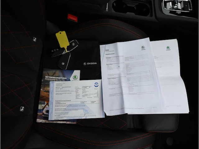 Skoda octavia combi rs iv 1.4 tsi phev 245pk automaat 2021 - afbeelding 30 van  47