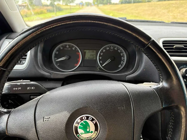 Skoda roomster 1.6 16v elegance,46-zl-hz - afbeelding 15 van  29