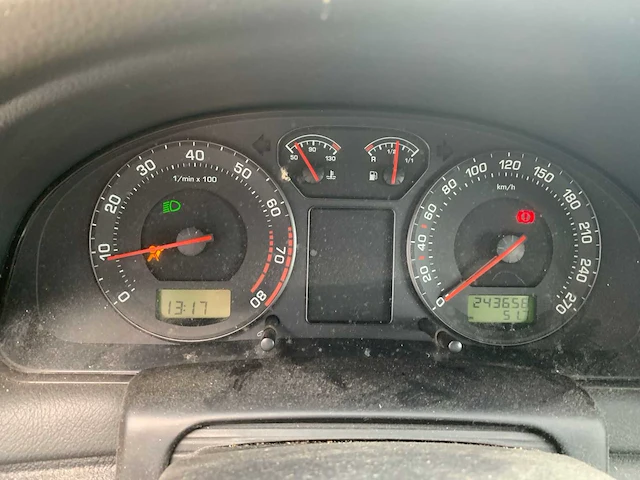 Skoda superb 2.0 comfort, 88-pb-jx - afbeelding 9 van  10