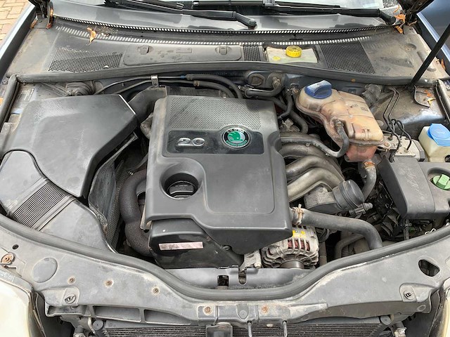 Skoda superb 2.0 comfort, 88-pb-jx - afbeelding 2 van  10