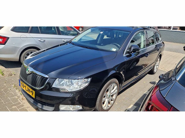 Skoda superb combi 1.4 tsi comfort business 2010 | 69-ljn-9 - afbeelding 1 van  8