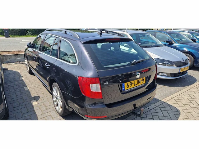 Skoda superb combi 1.4 tsi comfort business 2010 | 69-ljn-9 - afbeelding 4 van  8