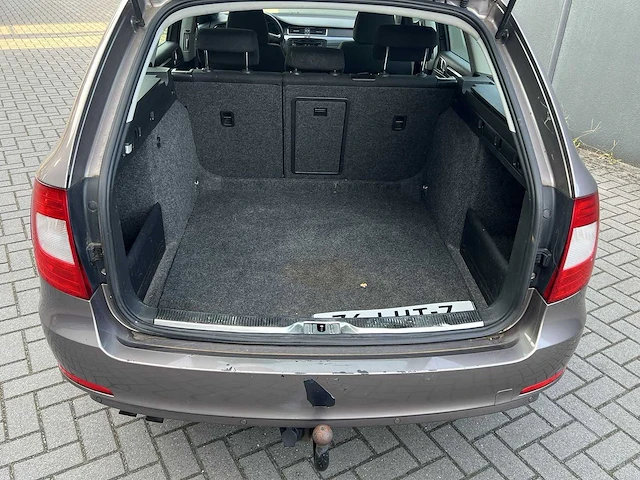 Skoda superb combi 1.4 tsi comfort business 2010 | 76-lht-7 - afbeelding 18 van  37