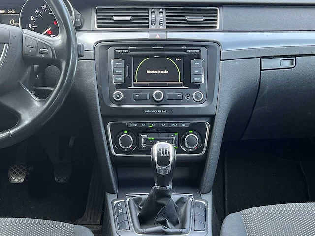 Skoda superb combi 1.4 tsi comfort business 2010 | 76-lht-7 - afbeelding 24 van  37