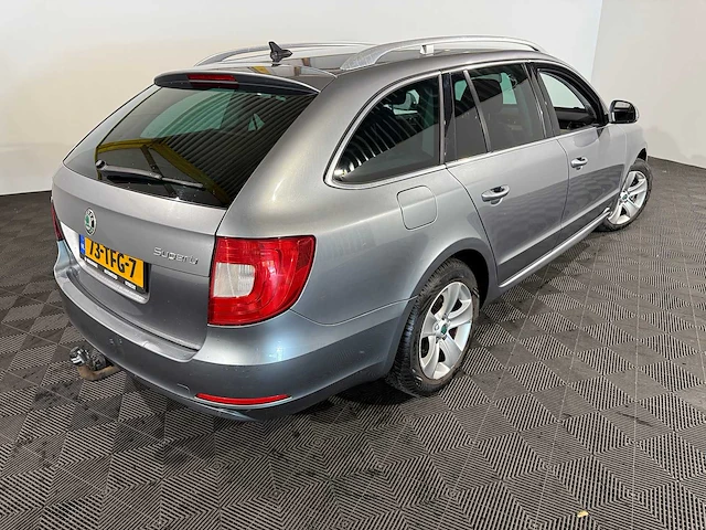 Skoda superb combi 1.4 tsi grt. amb.bns, 73-tfg-7 - afbeelding 9 van  13