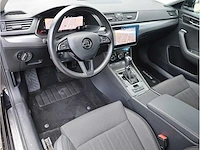 Skoda superb combi 1.4 tsi iv phev 218pk automaat 2020 keyless memory stoel/stuur/achterbank verwarmd trekhaak - afbeelding 2 van  36