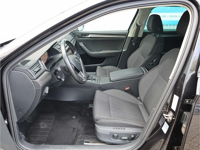 Skoda superb combi 1.4 tsi iv phev 218pk automaat 2020 keyless memory stoel/stuur/achterbank verwarmd trekhaak - afbeelding 3 van  36