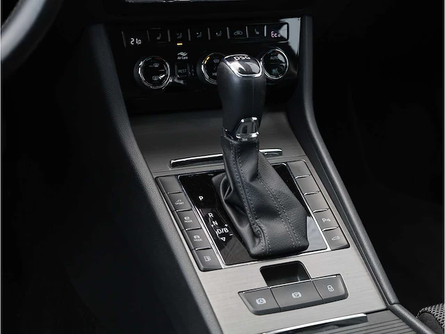 Skoda superb combi 1.4 tsi iv phev 218pk automaat 2020 keyless memory stoel/stuur/achterbank verwarmd trekhaak - afbeelding 11 van  36