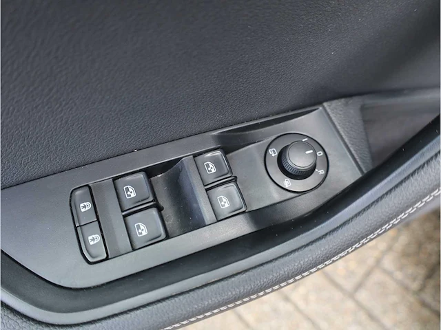 Skoda superb combi 1.4 tsi iv phev 218pk automaat 2020 keyless memory stoel/stuur/achterbank verwarmd trekhaak - afbeelding 22 van  36