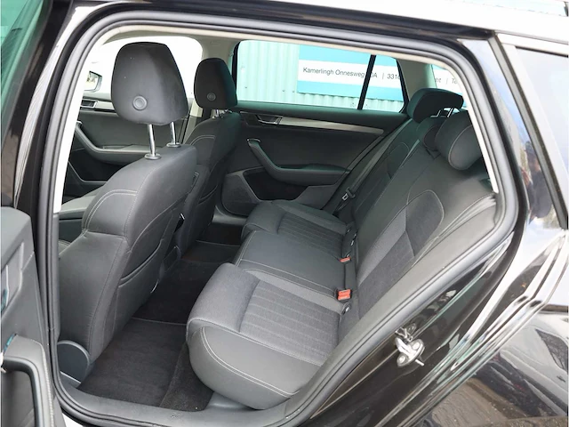 Skoda superb combi 1.4 tsi iv phev 218pk automaat 2020 keyless memory stoel/stuur/achterbank verwarmd trekhaak - afbeelding 30 van  36