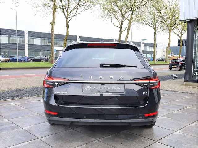 Skoda superb combi 1.4 tsi iv phev 218pk automaat 2020 keyless memory stoel/stuur/achterbank verwarmd trekhaak - afbeelding 31 van  36