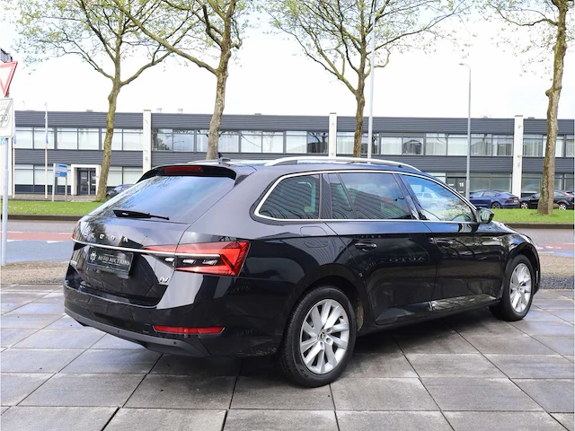 Skoda superb combi 1.4 tsi iv phev 218pk automaat 2020 keyless memory stoel/stuur/achterbank verwarmd trekhaak - afbeelding 32 van  36