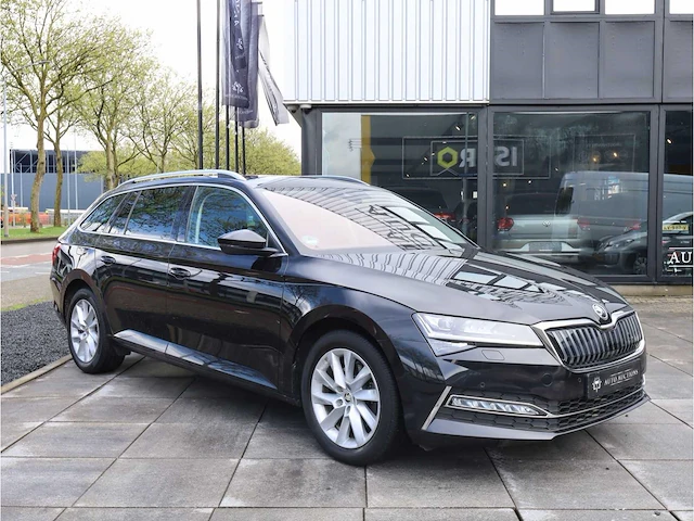 Skoda superb combi 1.4 tsi iv phev 218pk automaat 2020 keyless memory stoel/stuur/achterbank verwarmd trekhaak - afbeelding 34 van  36
