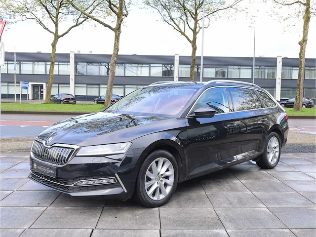 Skoda superb combi 1.4 tsi iv phev 218pk automaat 2020 keyless memory stoel/stuur/achterbank verwarmd trekhaak - afbeelding 36 van  36